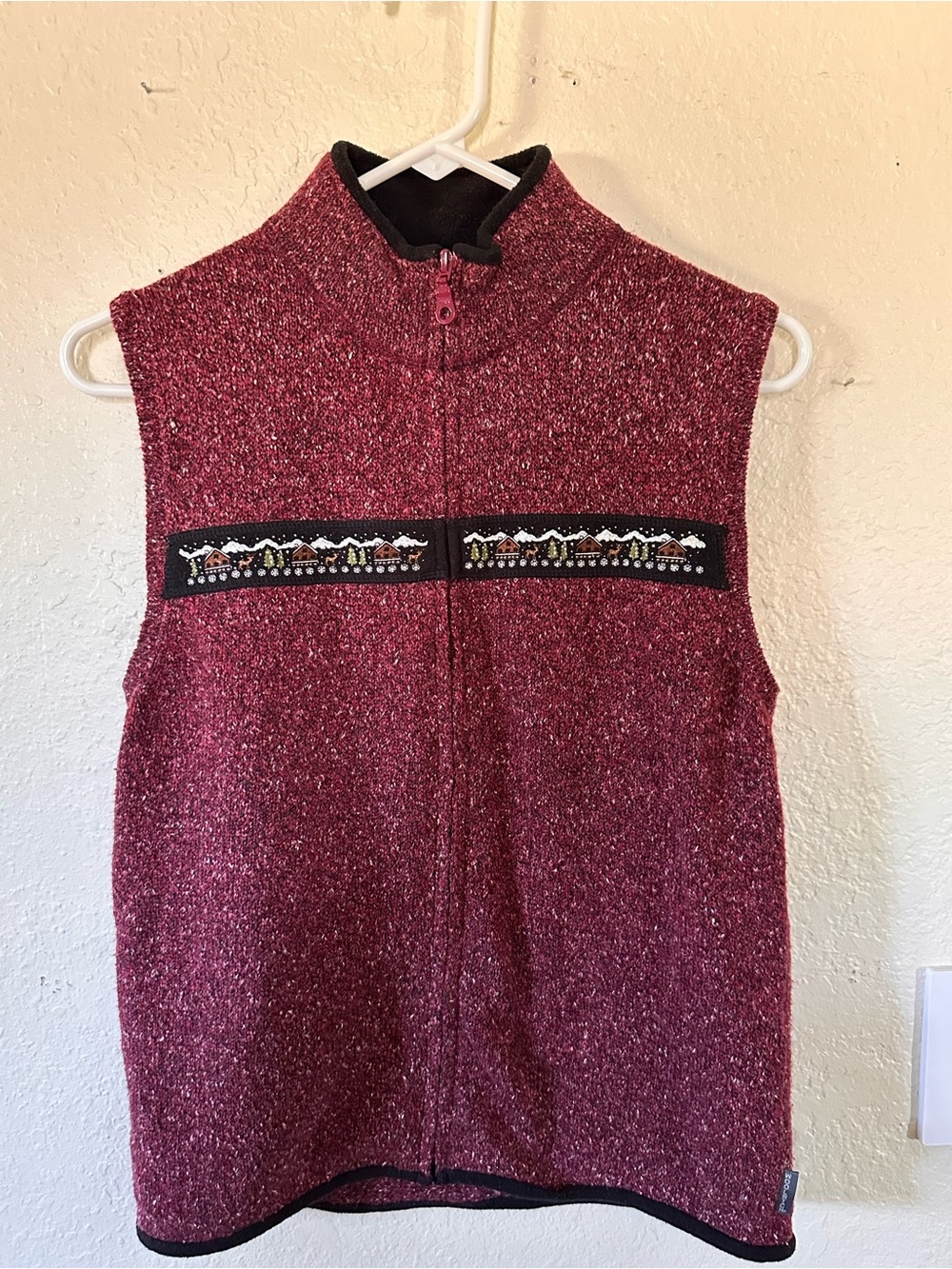 Vintage- Woolrich Vintage Maroon Red Christmas Embroidered Full Zip Sweater Vest